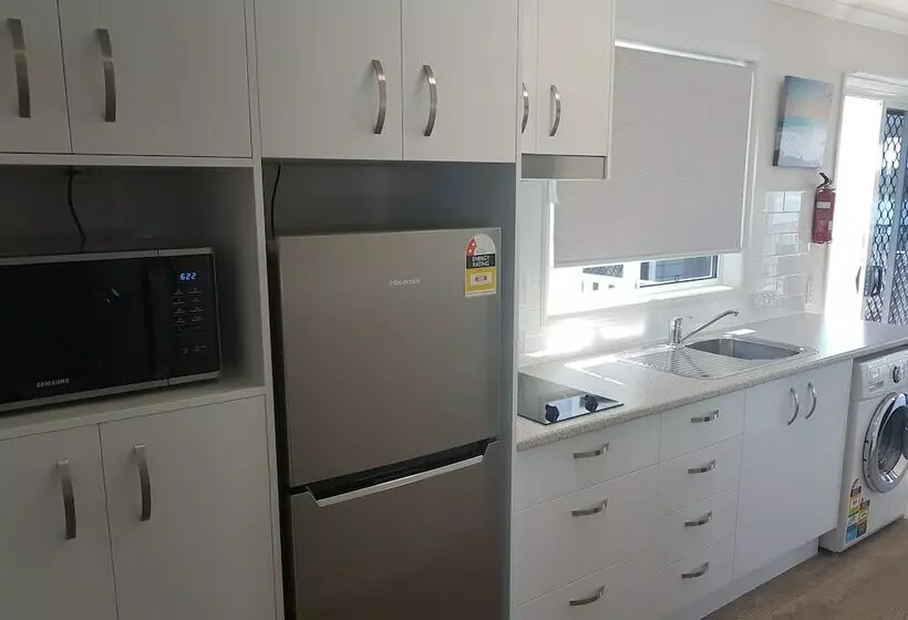 Hotelli Pelican Caravan Park