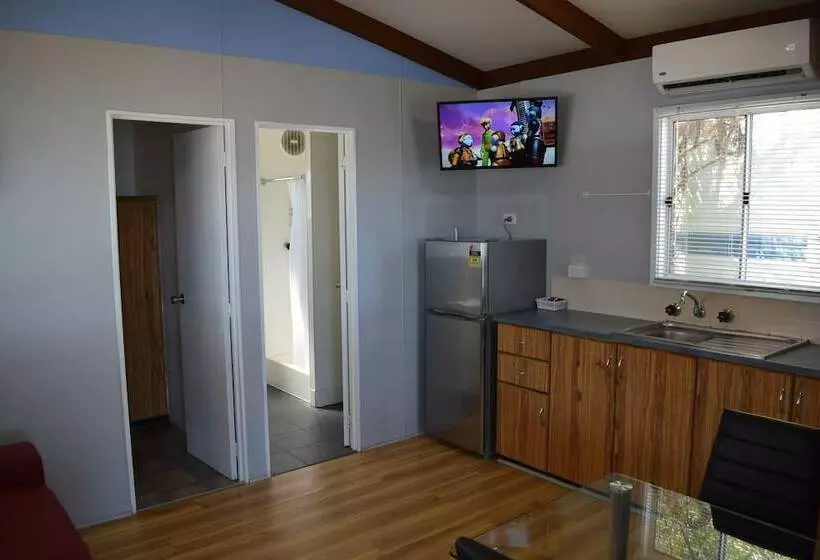 Hotelli Pelican Caravan Park