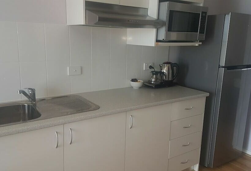 فندق Pelican Caravan Park