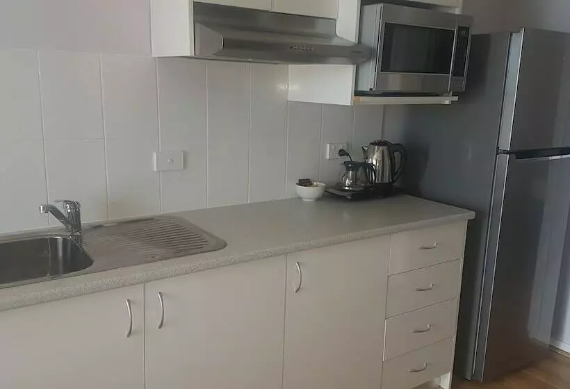 Hotelli Pelican Caravan Park