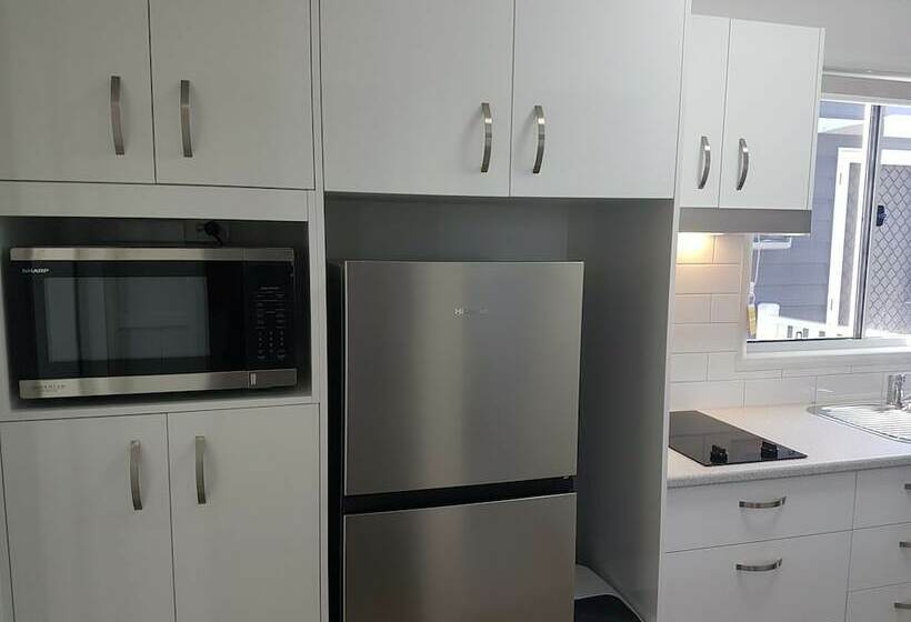 فندق Pelican Caravan Park