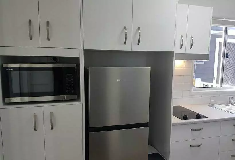 Hotelli Pelican Caravan Park