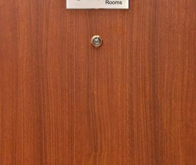 Lia Rooms 2