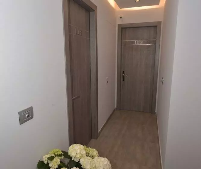 Lia Rooms 2