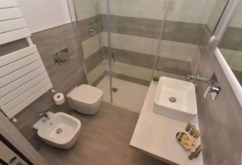 Lia Rooms 2