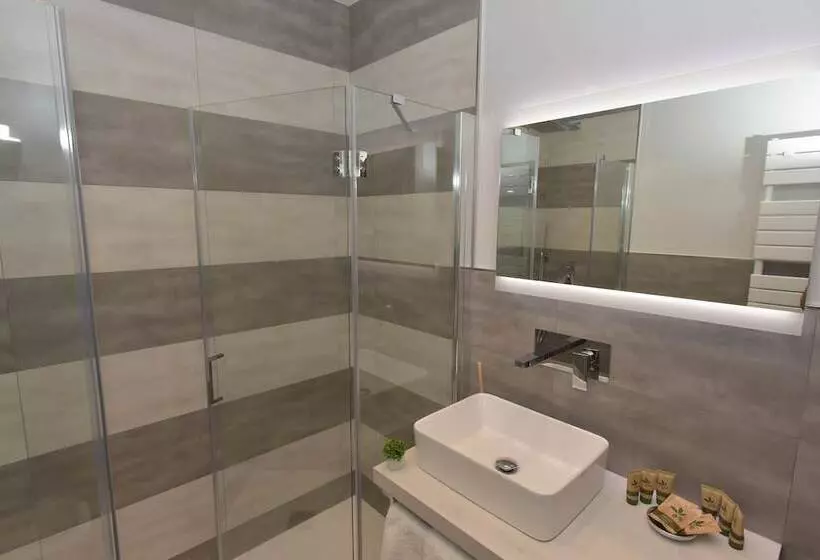 Lia Rooms 2