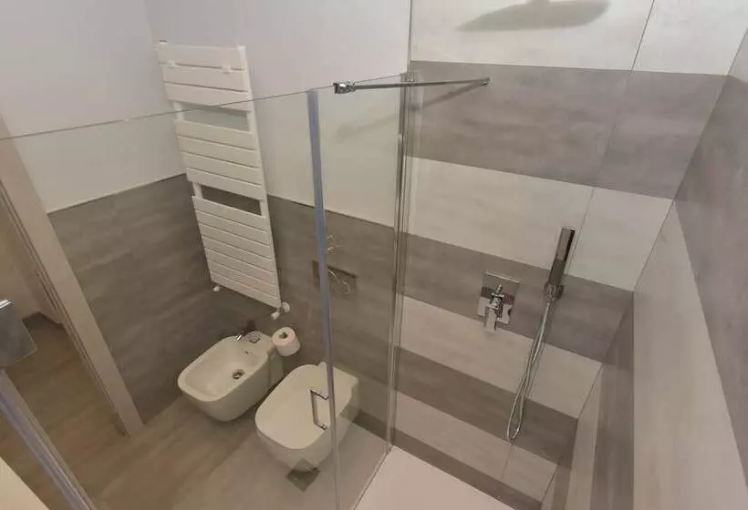 Lia Rooms 2