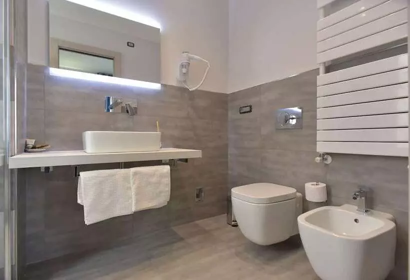 Lia Rooms 2