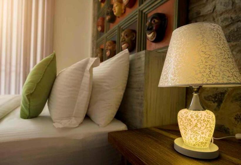 Пансион 18 Faces With Free Drop Off To Galle Fort By Tuktuk