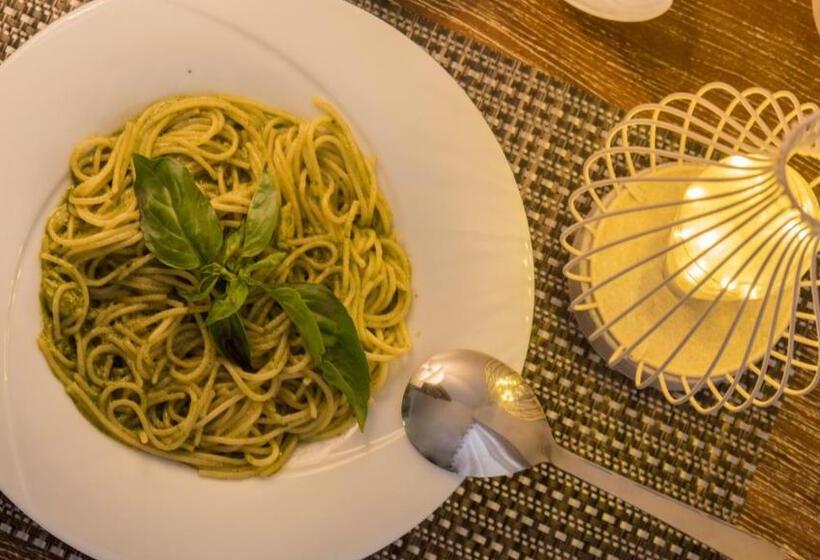 Пансион 18 Faces With Free Drop Off To Galle Fort By Tuktuk