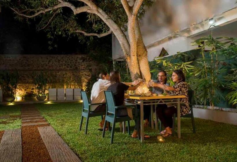 Пансион 18 Faces With Free Drop Off To Galle Fort By Tuktuk