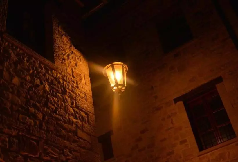 Anemi Country Cottage Inn