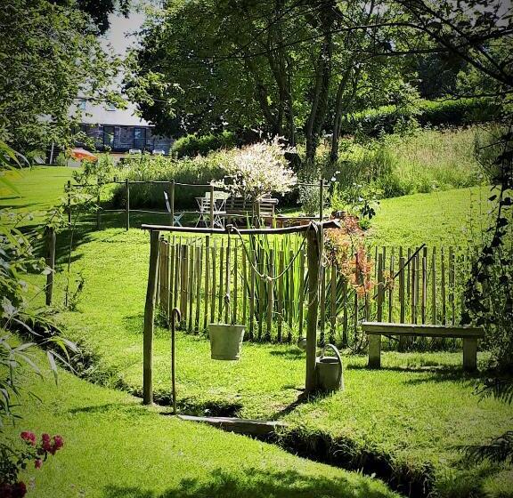 민박 La Fontaine De Resnel