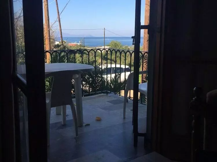 مسافرخانه Sunrise Apartments