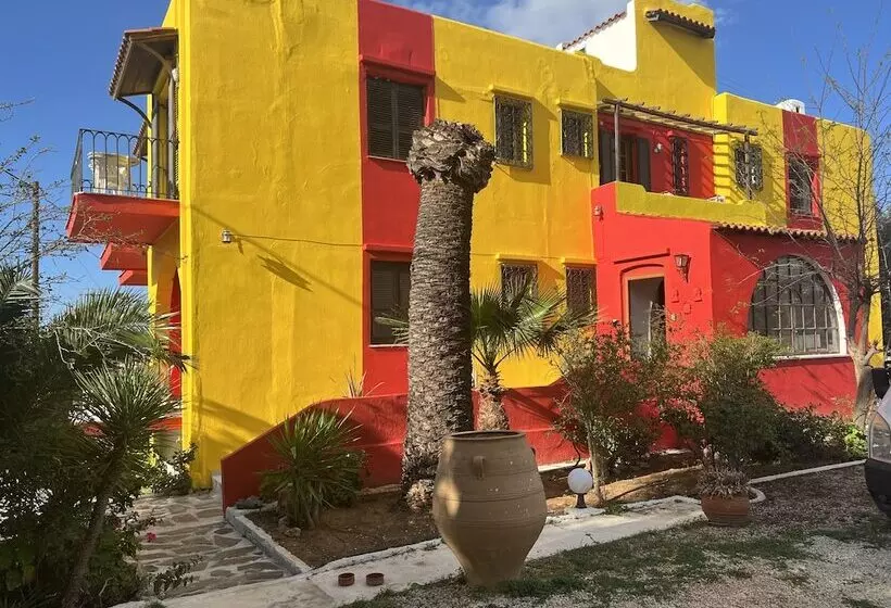 مسافرخانه Sunrise Apartments
