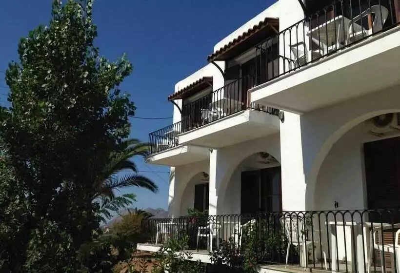 مسافرخانه Sunrise Apartments