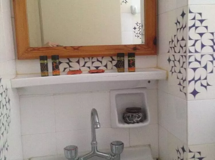 مسافرخانه Sunrise Apartments