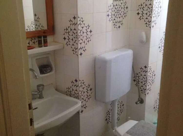 مسافرخانه Sunrise Apartments