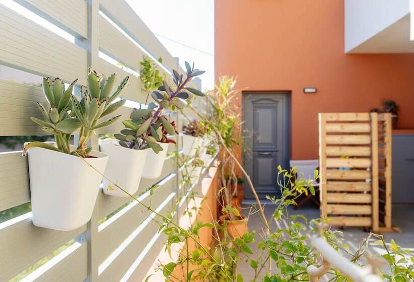 Отель Aegina Bed & Culture B&b