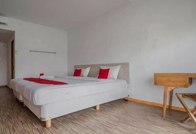 ペンション Reddoorz Near Pantai Coastarina Batam