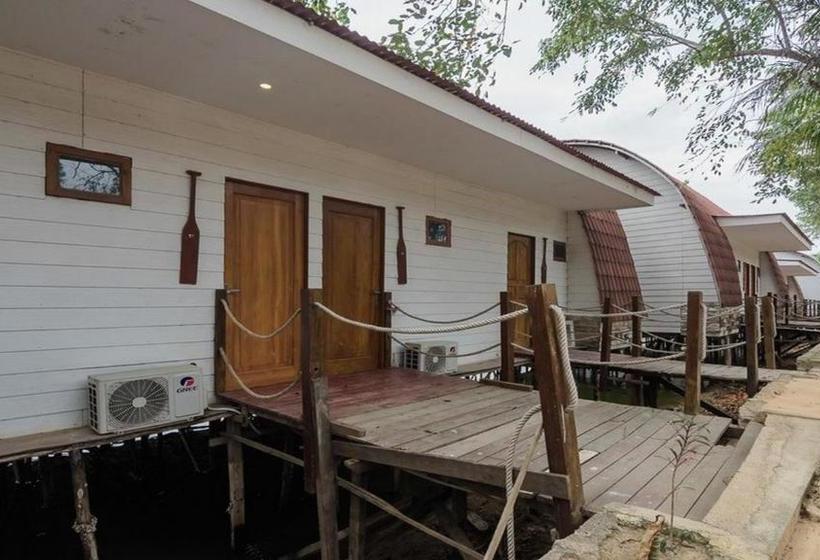 פנסיון Reddoorz Near Pantai Coastarina Batam