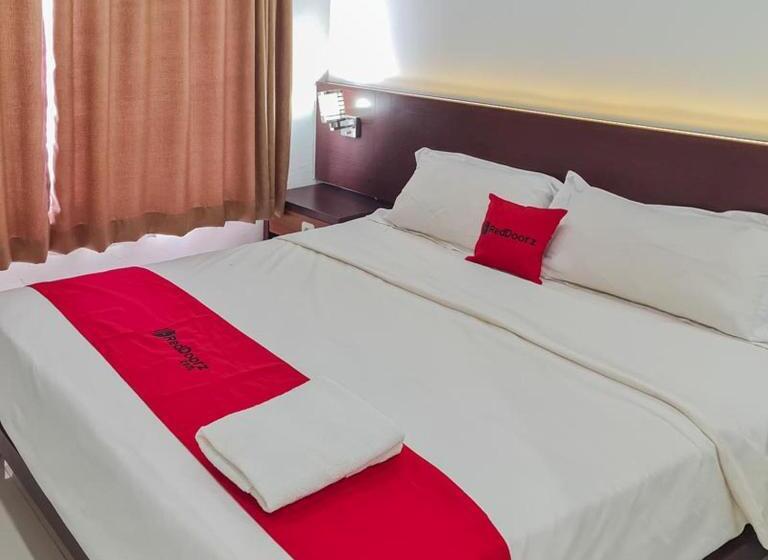 Reddoorz Plus At Hotel Royal Palangka Raya
