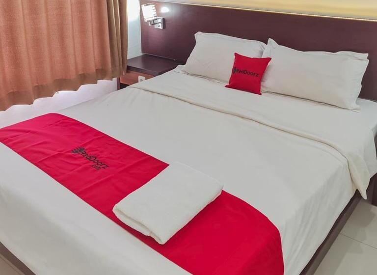 Reddoorz Plus At Hotel Royal Palangka Raya
