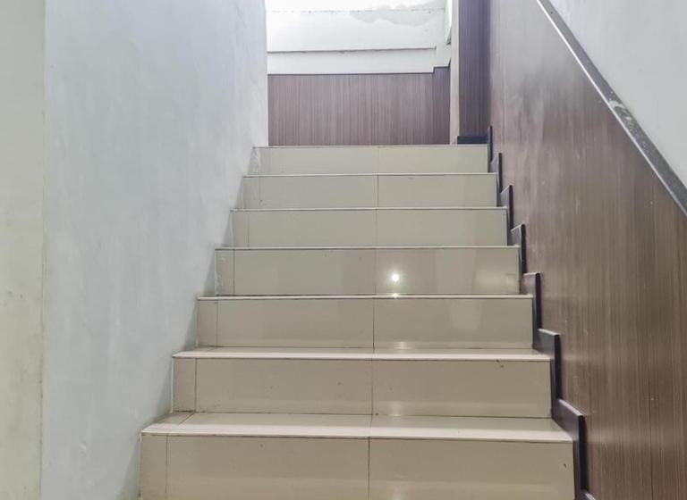 Reddoorz Plus At Hotel Royal Palangka Raya