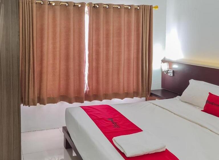 Reddoorz Plus At Hotel Royal Palangka Raya