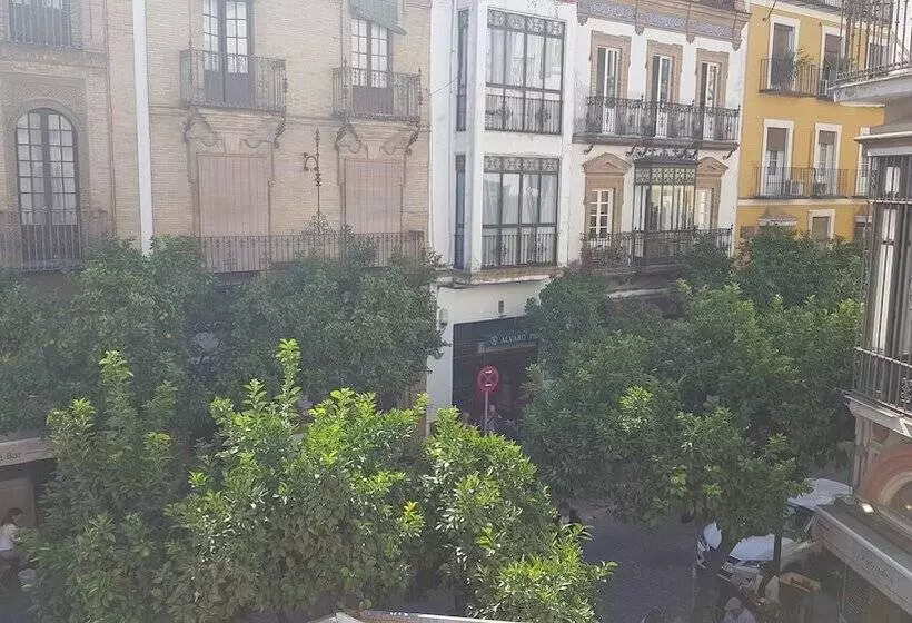 Isa Sevilla Suites