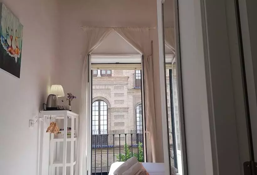 Isa Sevilla Suites