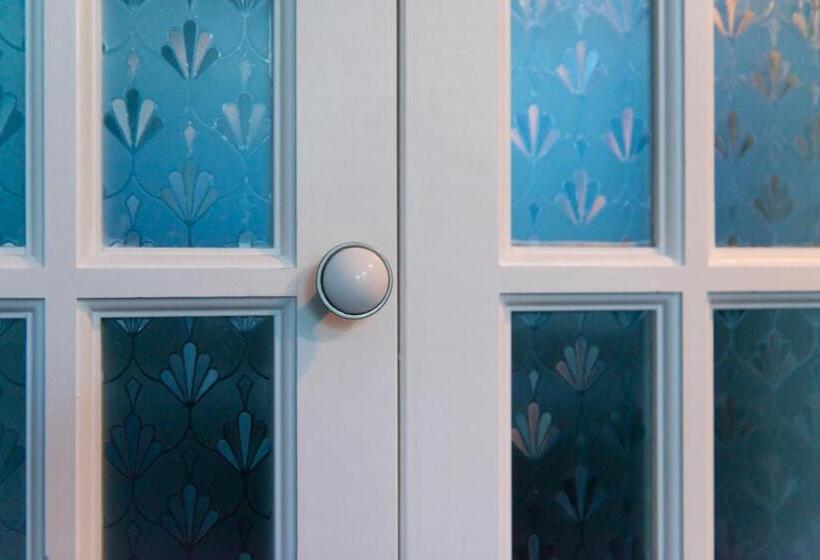 مبيت وإفطار The Fox And Owl Inn