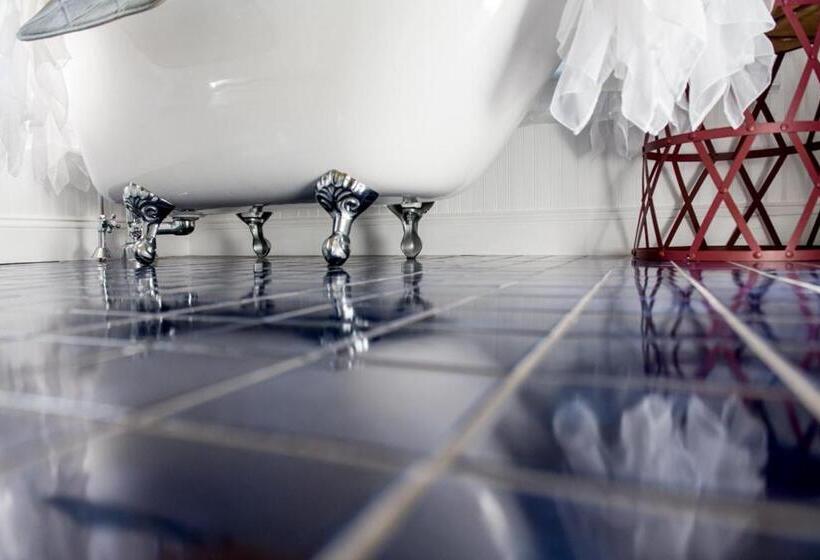 مبيت وإفطار The Fox And Owl Inn