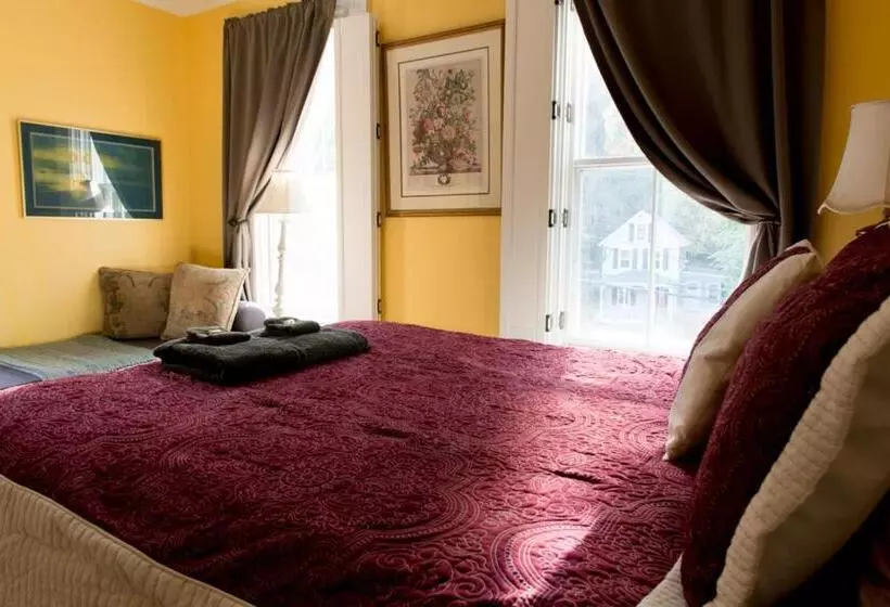 تختخواب و صبحانه The Fox And Owl Inn