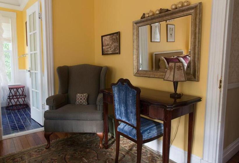 مبيت وإفطار The Fox And Owl Inn