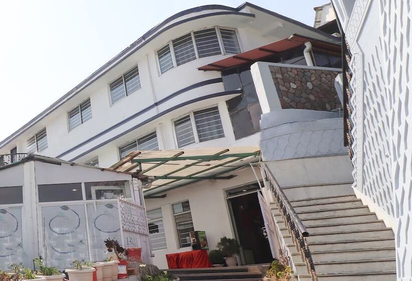 هتل Treebo Mayur, Mall Road