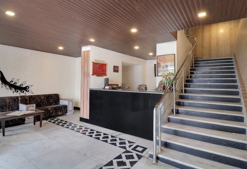 هتل Treebo Mayur, Mall Road