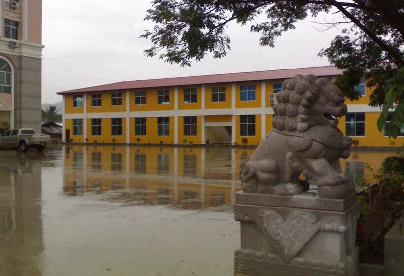 Royal Hotel Luang Namtha   Huang Ching