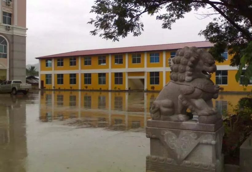 Royal Hotel Luang Namtha   Huang Ching