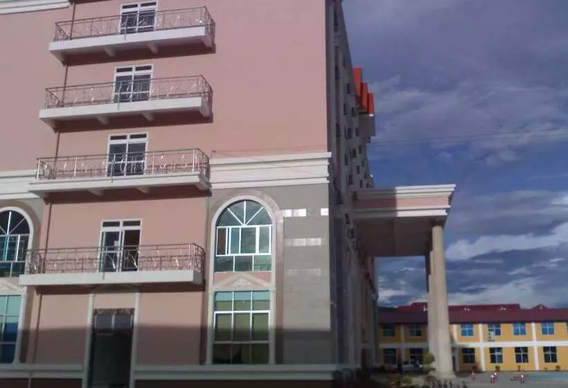 Royal Hotel Luang Namtha   Huang Ching