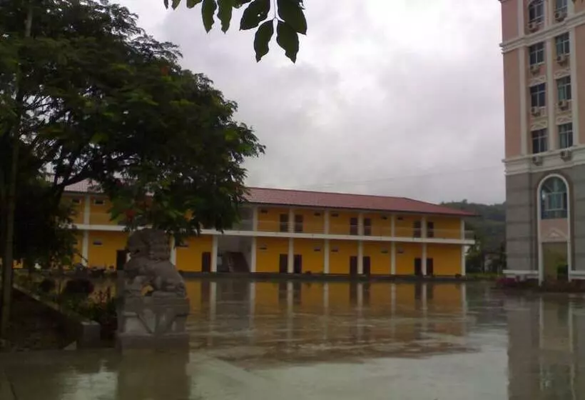 Royal Hotel Luang Namtha   Huang Ching