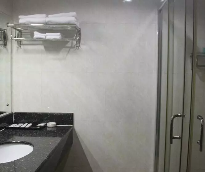 Royal Hotel Luang Namtha   Huang Ching