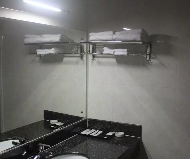 Royal Hotel Luang Namtha   Huang Ching