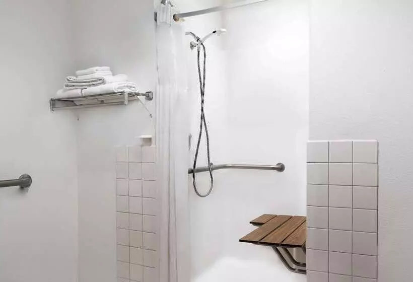 هتل Baymont By Wyndham La Crosse/onalaska