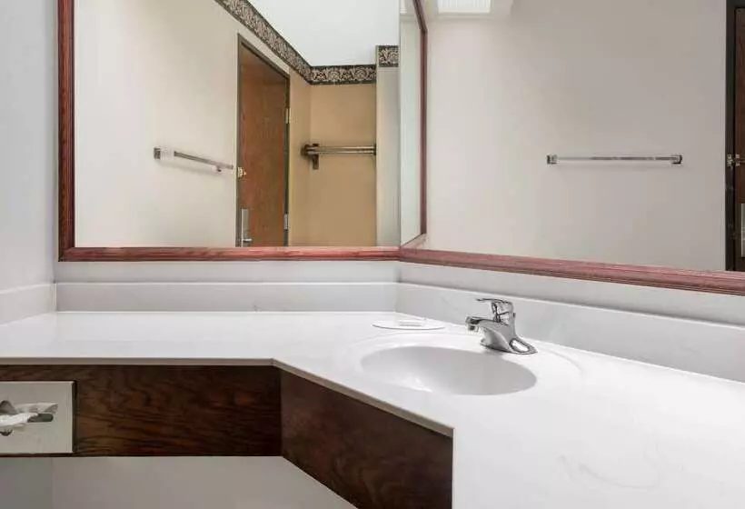 هتل Baymont By Wyndham La Crosse/onalaska