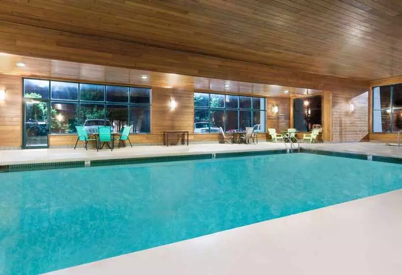 هتل Baymont By Wyndham La Crosse/onalaska