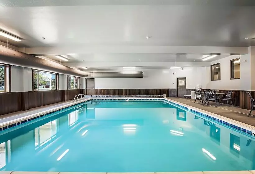 בית מלון כפרי Third Street Inn