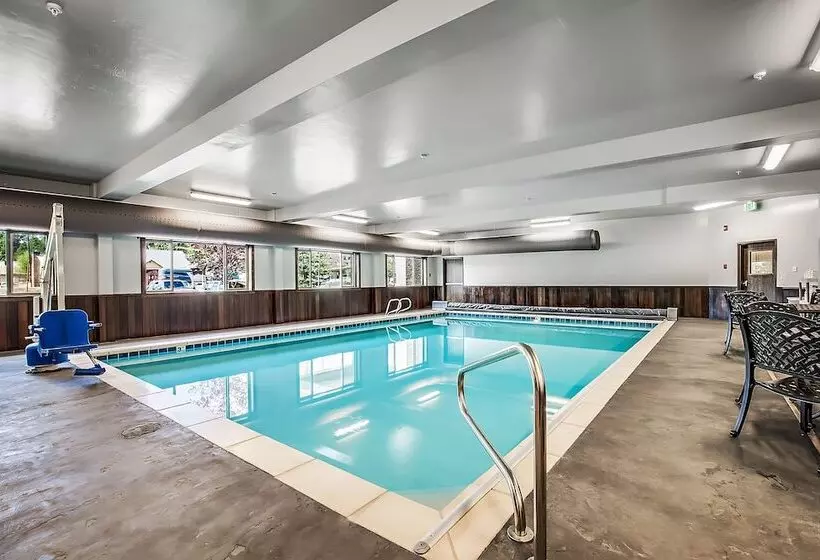 בית מלון כפרי Third Street Inn