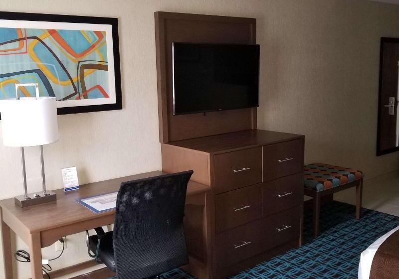 Отель Best Western Plus Chelmsford Inn