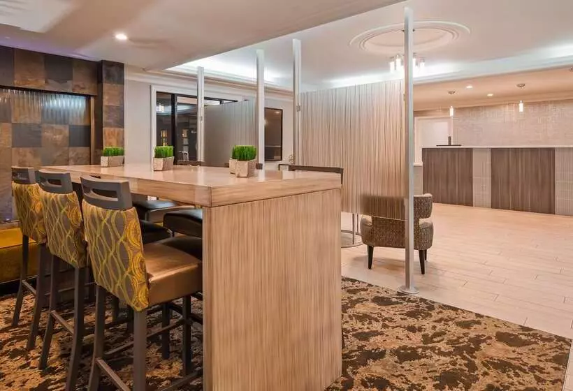 Отель Best Western Plus Ontario Airport & Convention Center